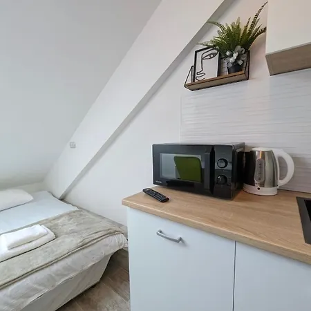 Tiny Downtown Apartment W Detached Private Bath Zagreb Exterior photo