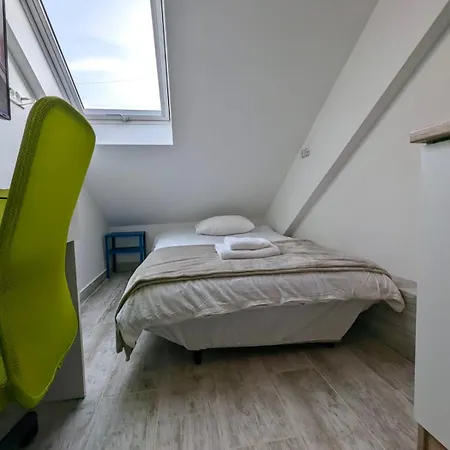 Tiny Downtown Apartment W Detached Private Bath Zagreb Exterior photo