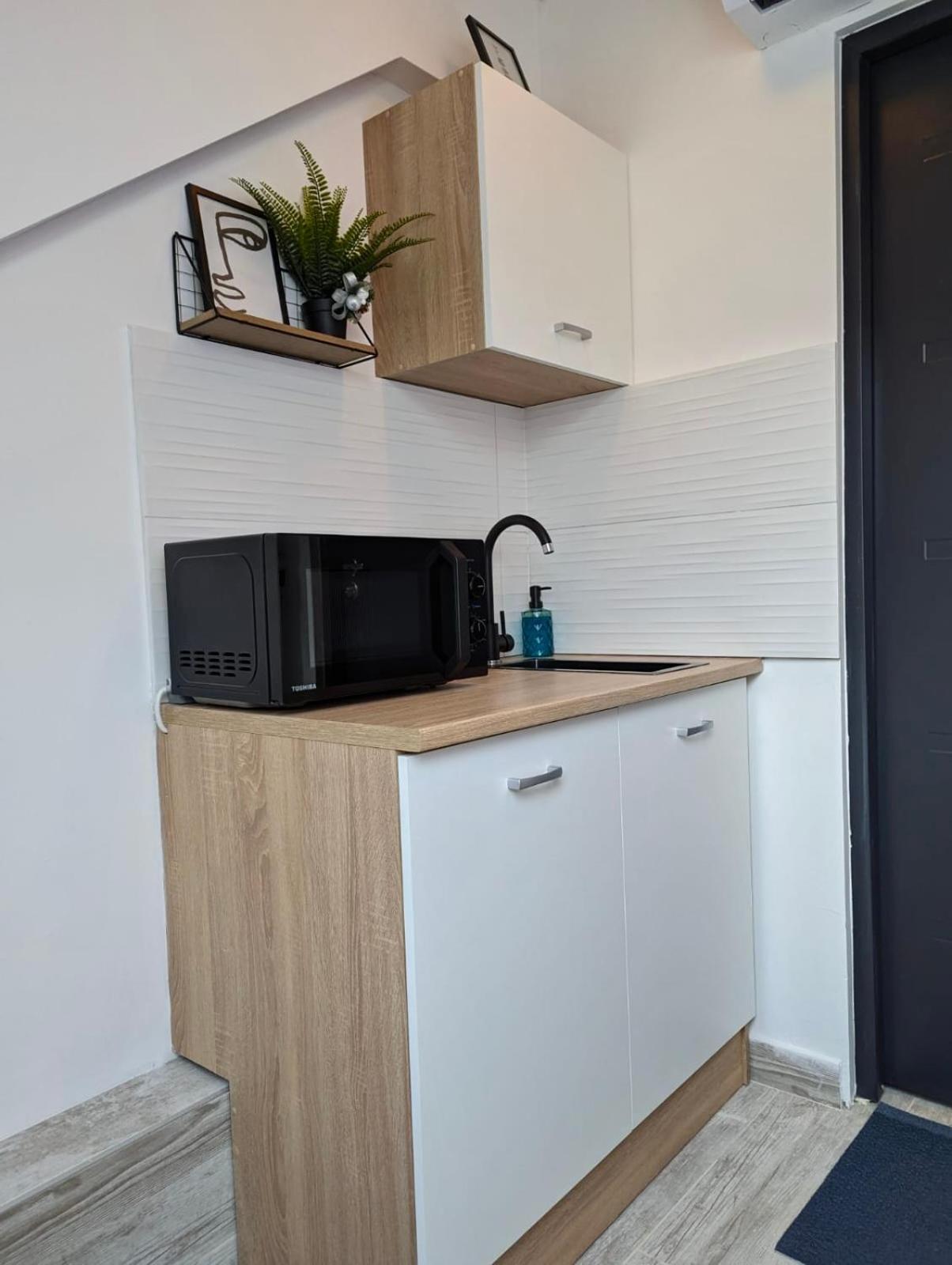 Tiny Downtown W Detached Private Bath Apartment Zagreb