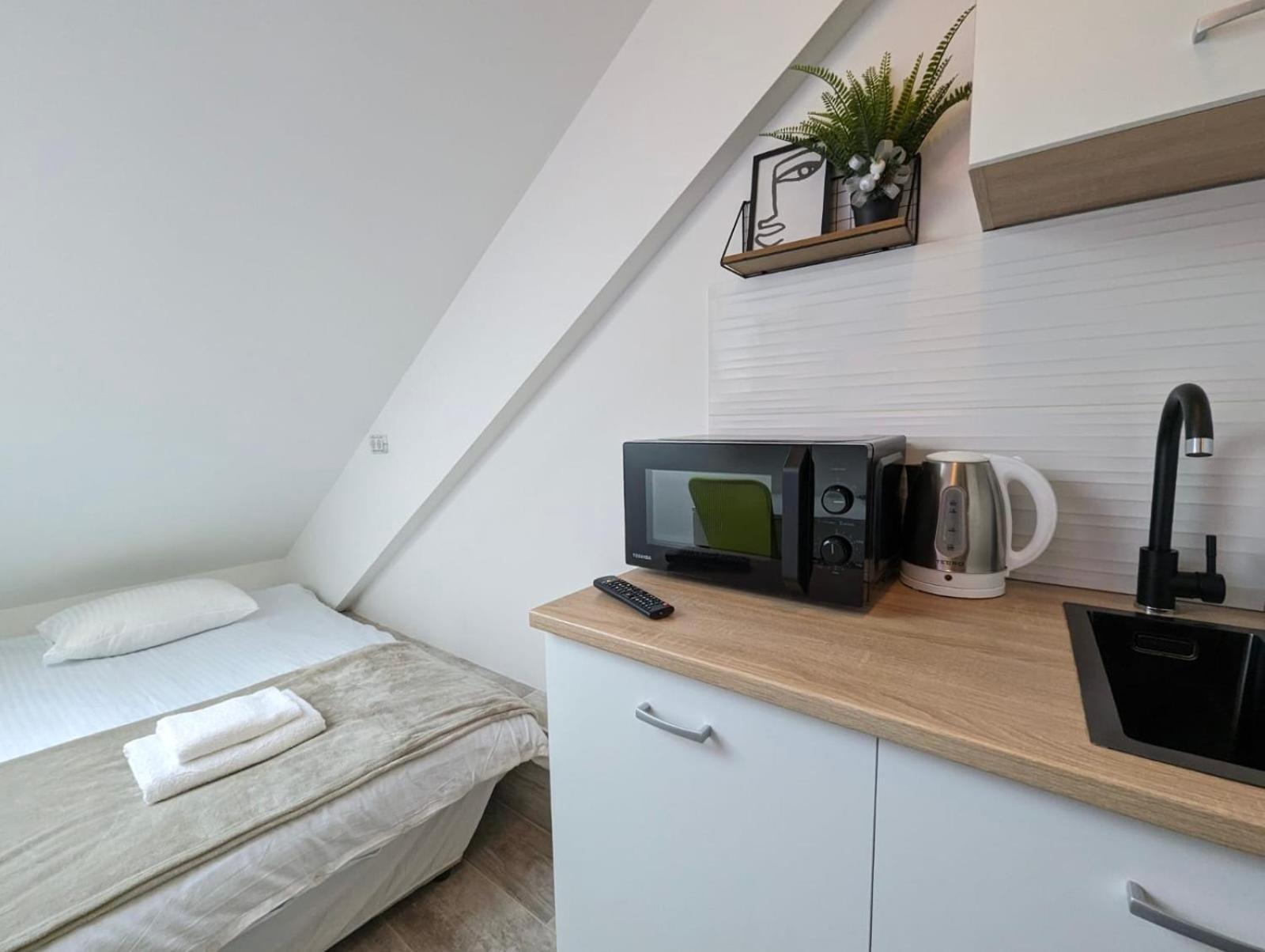 Tiny Downtown W Detached Private Bath Apartment